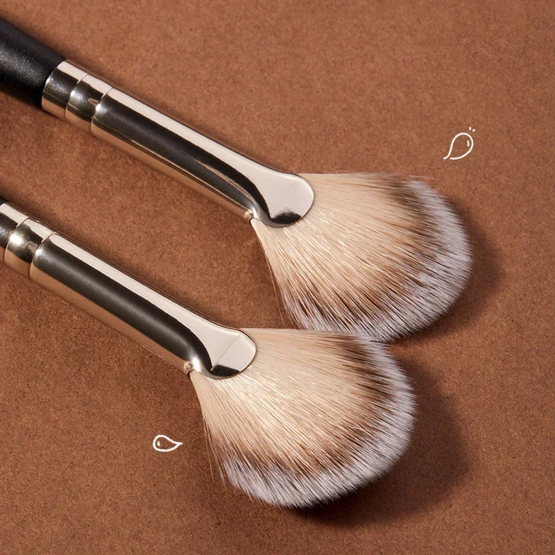 Pinceau à fard à joues professionnel en forme d'éventail, surligneur de Contour du visage, pinceaux à poudre libre, fourrure douce, fard à paupières, outils de maquillage