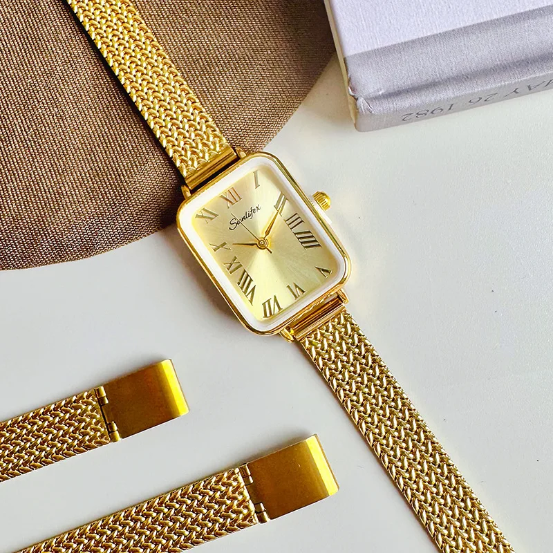 RetroStyleReloj de mujerCon esfera de números romanos rectangular simple ExudesLuxurio discreto y sofisticación. Un reloj único.