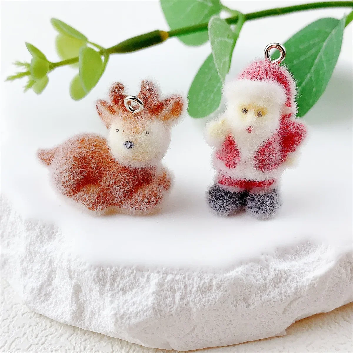 20Pcs 3D Cute Flocking Cartoon Santa Claus Elk Christmas Charms Christmas Decoration Resin Pendant For Keychain DIY Jewelry Make