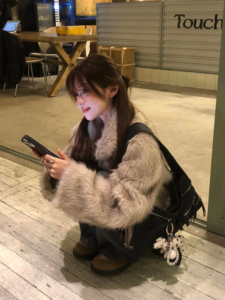 

Новая женская утепленная шуба 2025 года с модным воротником, из экологически чистого плюша, премиум-класса, в корейском стиле, для повседневной носки, ветрозащитная
