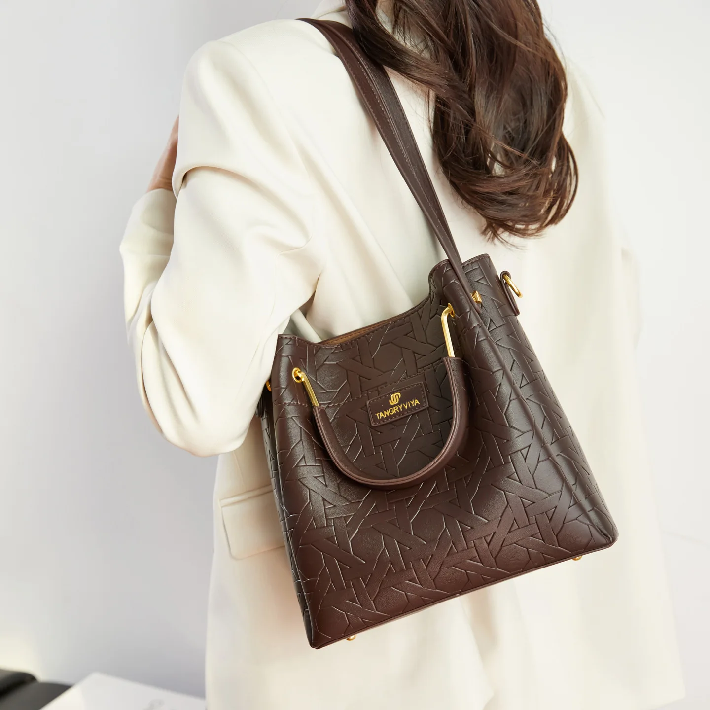 

2026 New Large Capacity Matte Bucket Bag Women Solid Color High Texture Shoulder Bag Casual Commuter Handbag