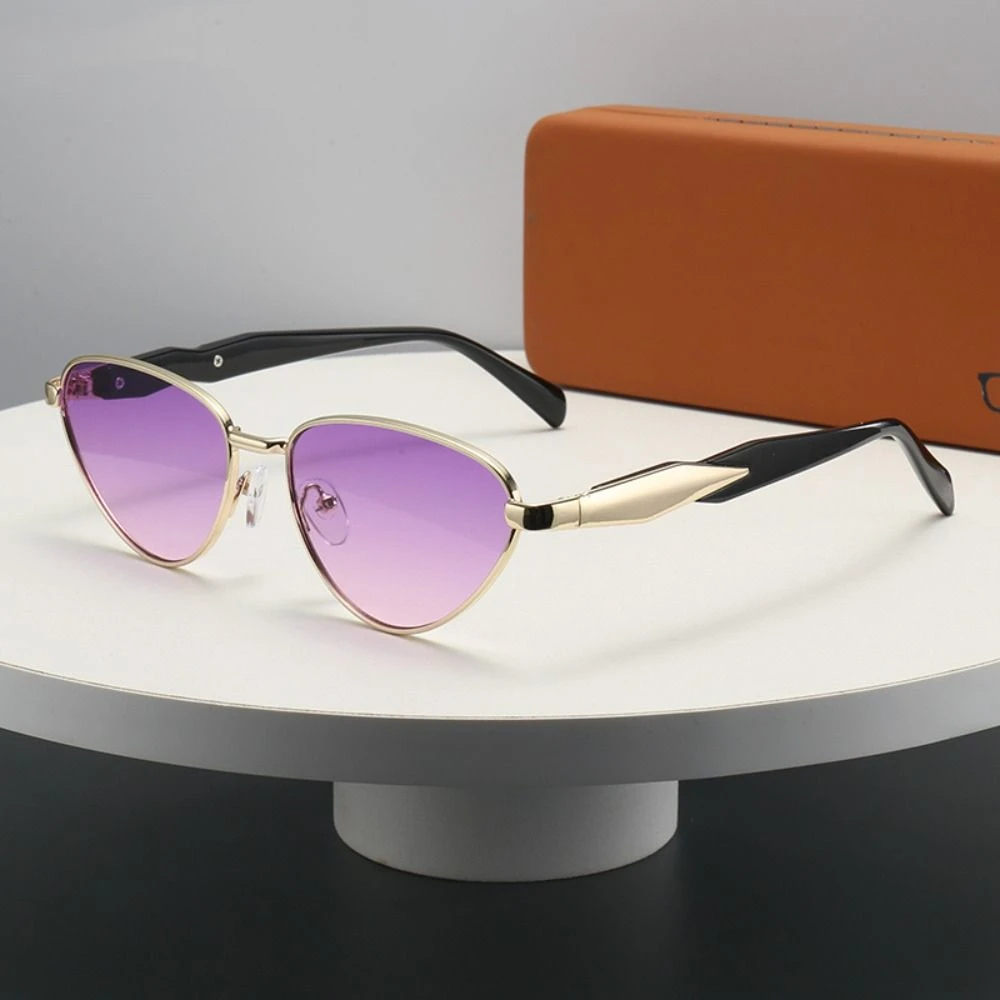مصمم جديد مثلث نظارات شمسية سبيكة فاخرة عين القط النظارات الشمسية السفر UV400 حار الفتيات ظلال نظارات الصيف
