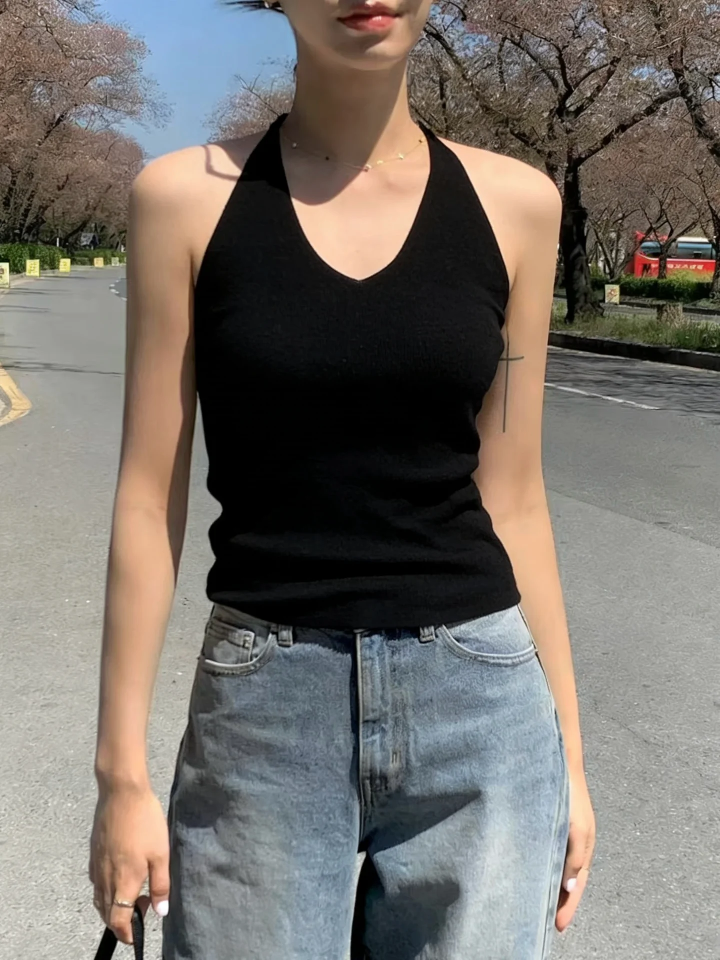 Sexy Knitted Vest Women's Slim Fit V-Neck Sleeveless Gentle Top Hanging Neck Design Soft Fabric Daily Wear Short Length