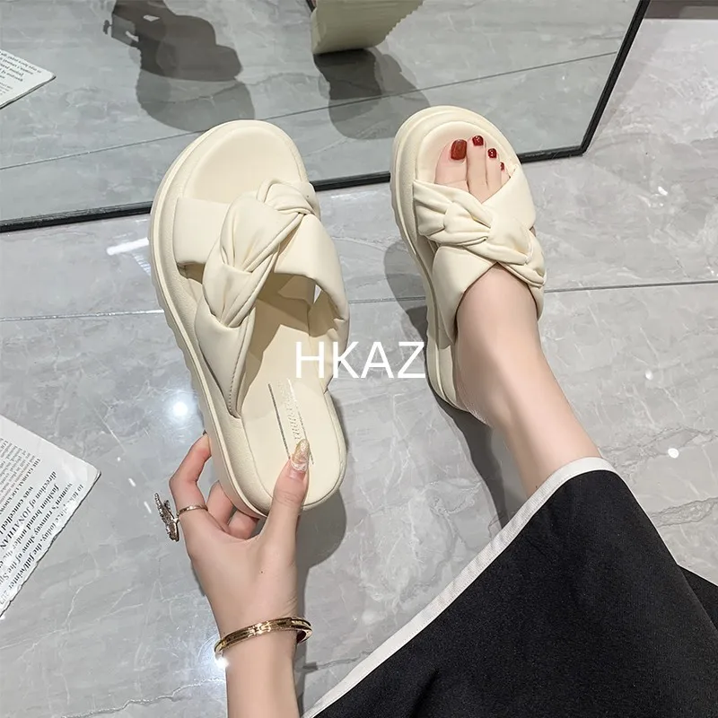 Slippers for Women Outdoor Fashion Lazy Korean Platform Kawaii Women's Shoe Breathable Casual Beach Roma Slippers New Summer