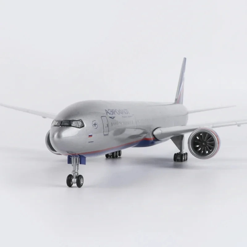 1:157 Scale 47cm Large 777 Airplane Model Russia Boeing B777 Airplane Model Die-cast Aircraft with LED Lights For collection