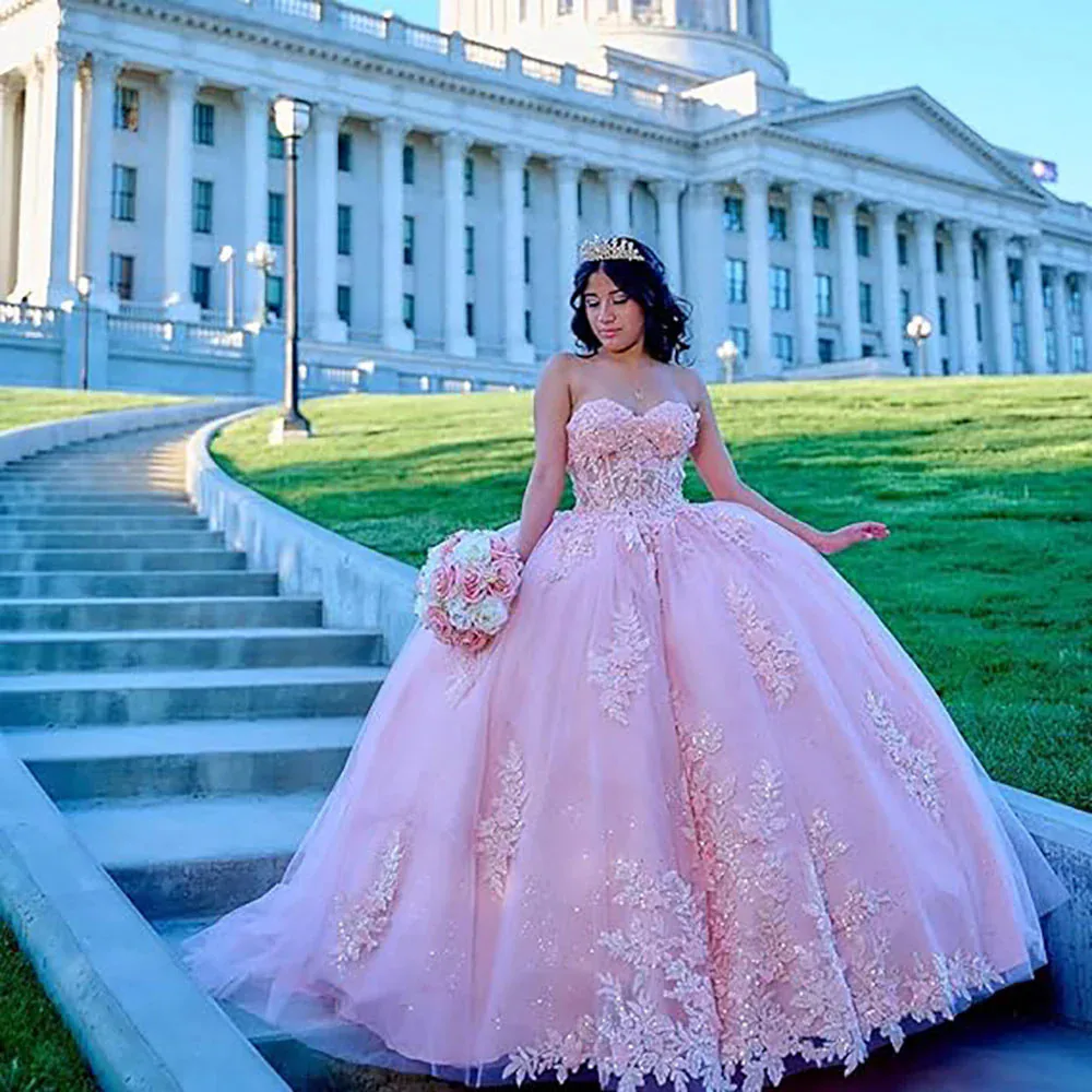 فستان Quinceanera الساحر باللون الأزرق السماوي قبالة الكتف مطرز بالخرز لأعياد الميلاد من فيستدوس دي نوفيا مزين بثوب التخرج بأربطة