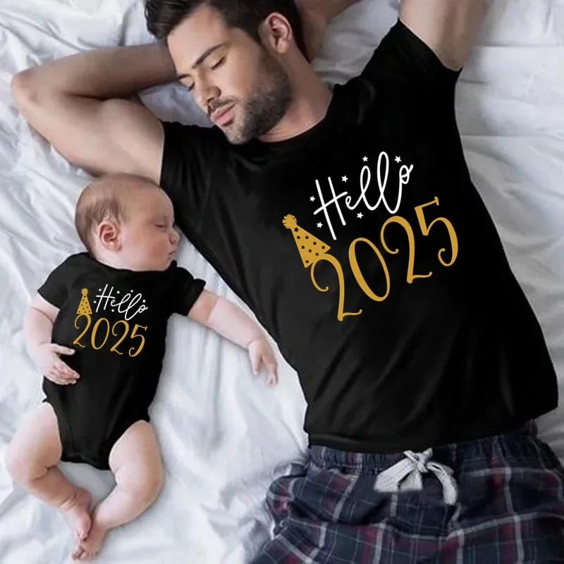 Hello 2025 Family Matching Outfits Cotton Mother Father and Daughter Son Kids Tshirts Baby Romper Look New Year\'s Clothes