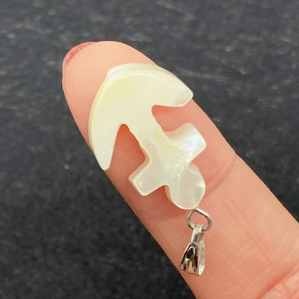 

Creative Natural Freshwater White Trochus Shell Polished Carved Anchor-Shaped Single-Hole Melon Seed Clasp Pendants DIY Jewelry
