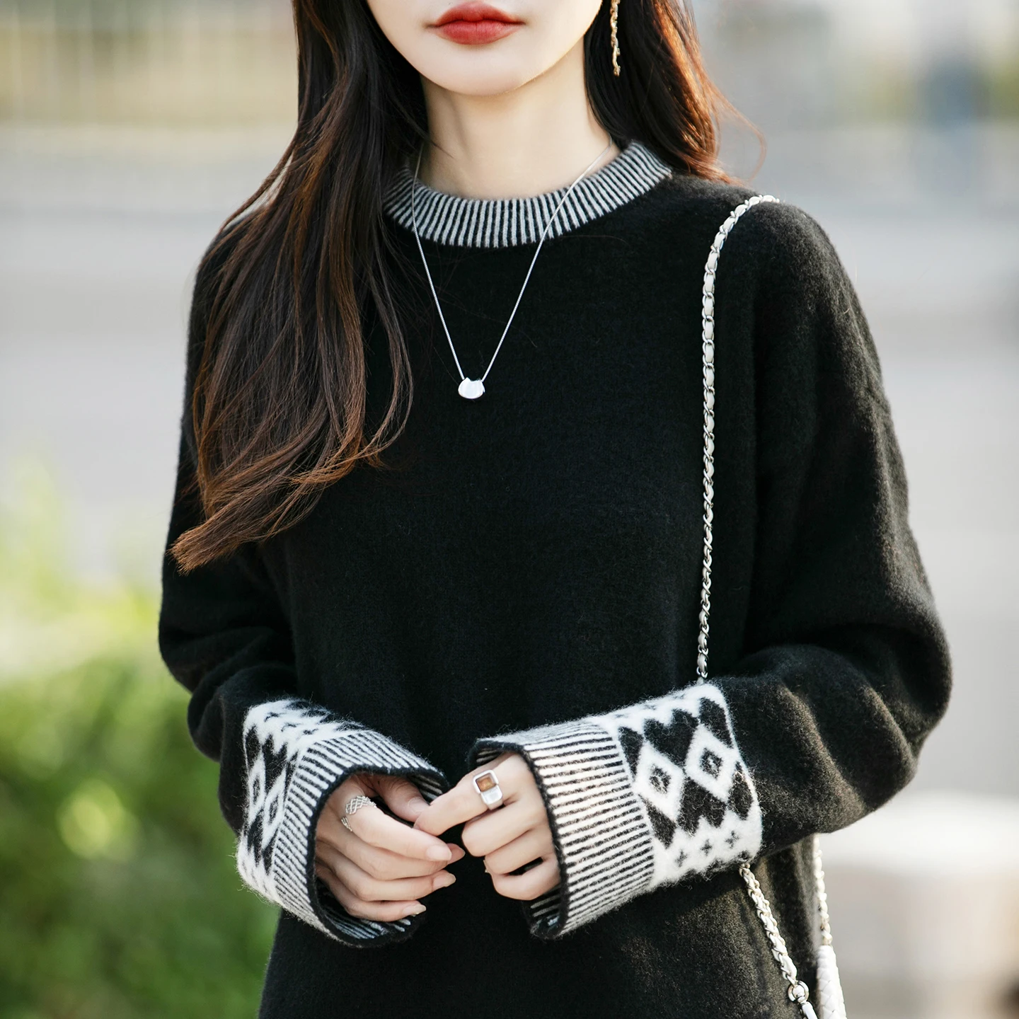Large Size Women Wool Sweater Knitted Pullover Winter Thickened Mid Length Round Neck 2025 New Color Block Sweet Style Pullover