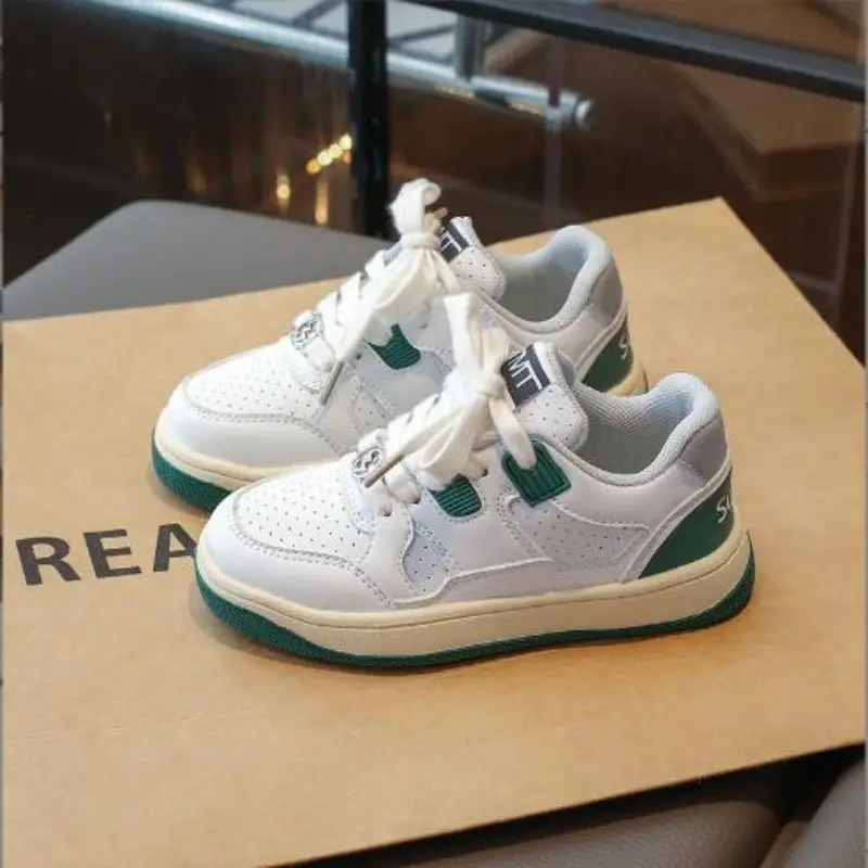 

Children's Board Shoes 2024 Autumn New Boys' Girls' Cowhide Board Shoes Soft Sole Anti Slip Retro Casual Shoes Size 26-37