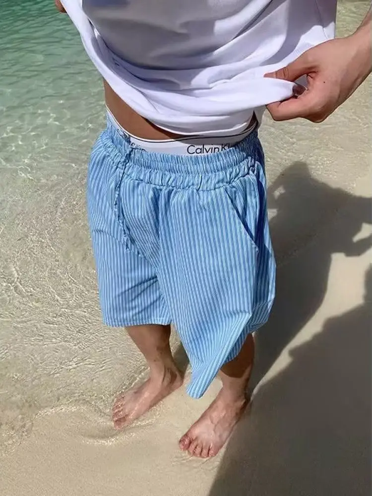 

Летние синие полосатые свободные повседневные пляжные брюки с широкими штанинами и завязками, длиной до колена, универсальные, для отпуска, для мужчин и женщин