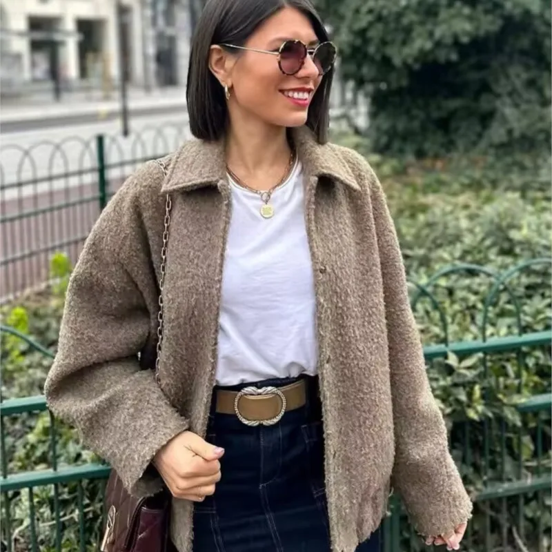 

Зима 2025 г. Женская шерстяная куртка в стиле ретро с подкладкой из овечьей шерсти, пиковые лацканы с длинными рукавами, однотонная теплая уютная верхняя одежда, куртки