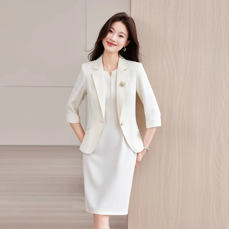 Light blue three-quarter sleeve blazer with a small suit collar, women's dress two-piece set, new professional attire for spring