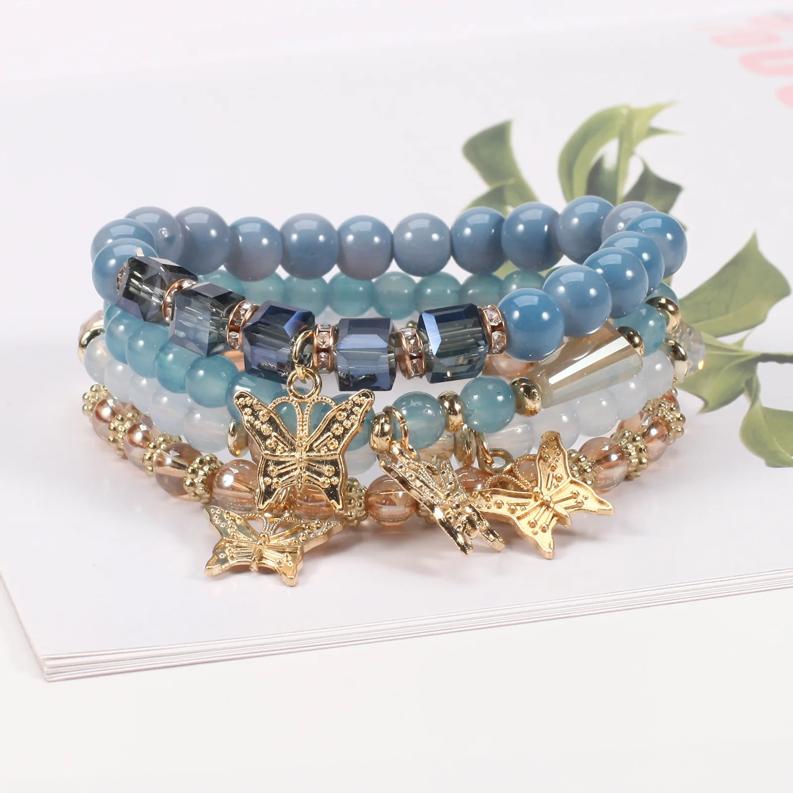 4-teiliges modisches Schmetterlings-Charm-Armband-Set für Damen, Kristallperlen-Kettenarmreif, trendiger Schmuck und Accessoires für Frauen – Detail 13