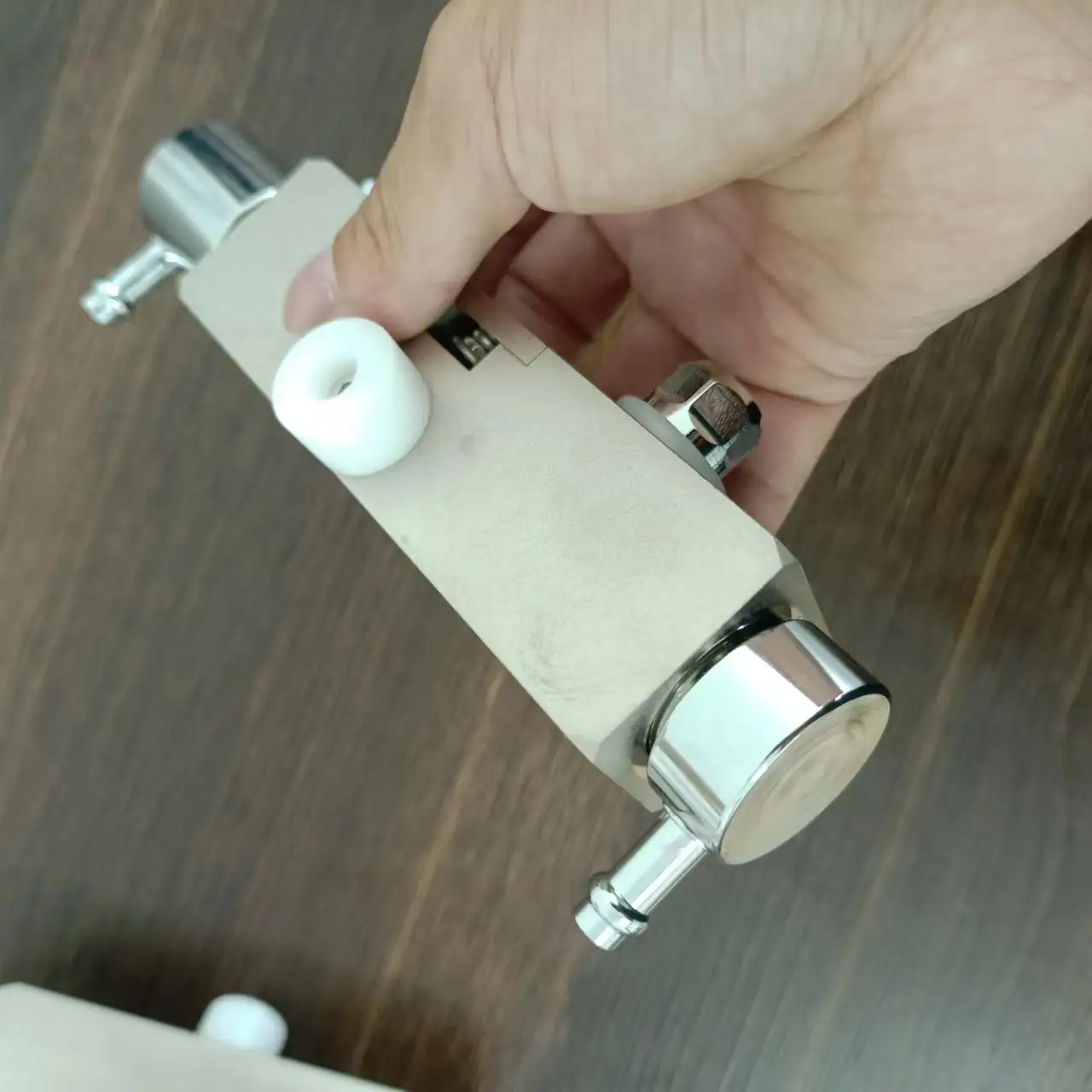 Backbar for Isoflurane Vaporizer Seletetac  Backbar Sevoflurane Vaporizer Mounting Block for Vet