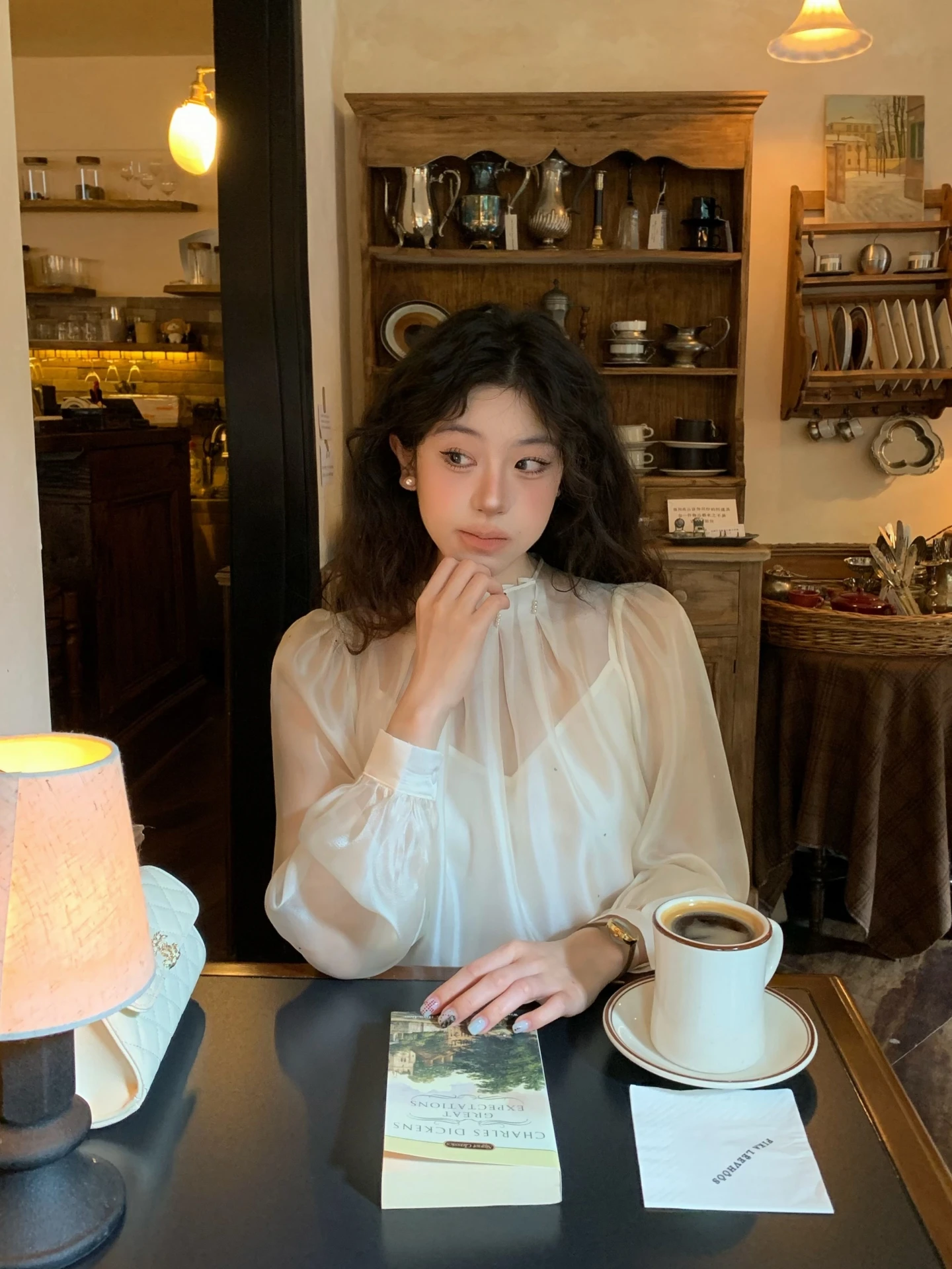 

Комплект из двух предметов: блузка Moby Moonlight Gauze Shadow с плиссированным воротником-стойкой, расшитая бисером, из мягкого легкого шифона, и топ на бретельках для весны и лета