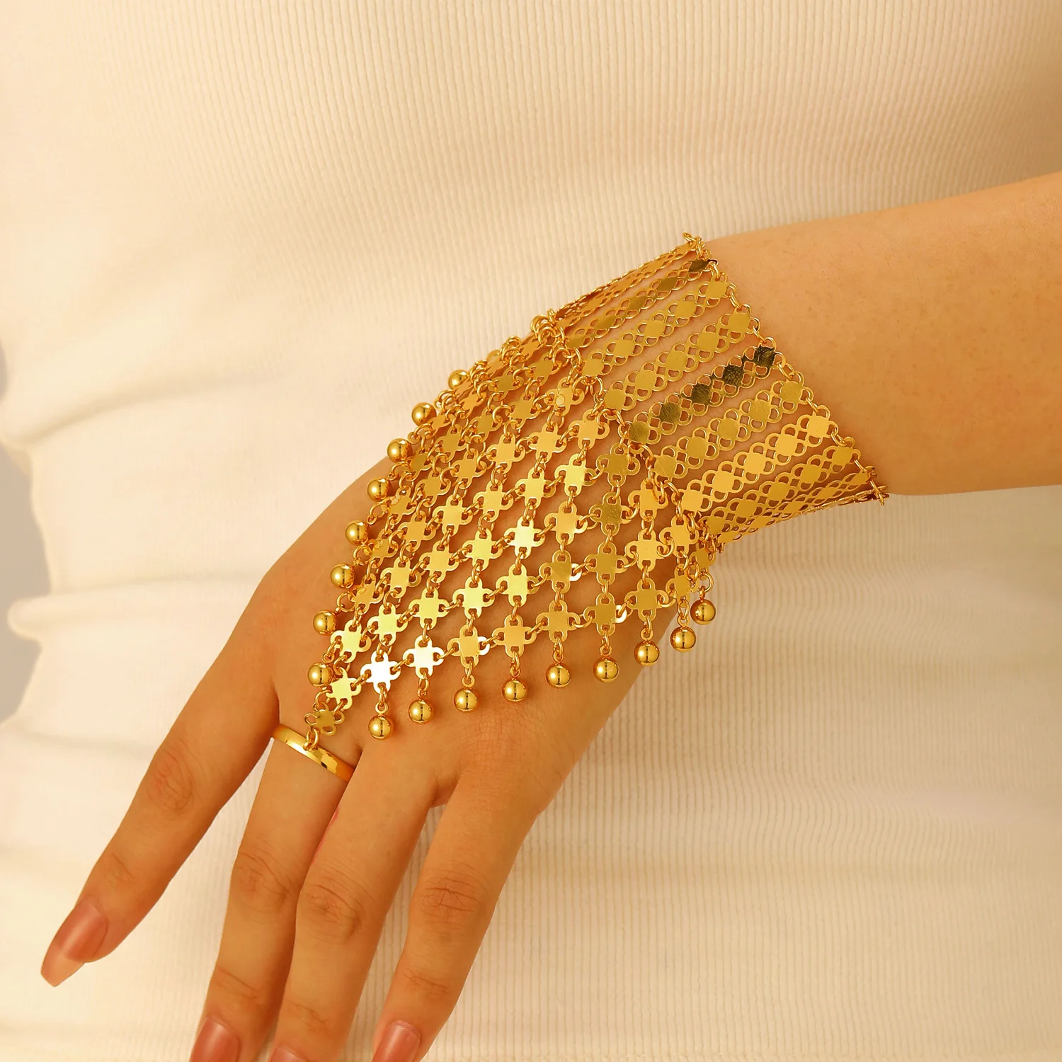 Metal Retro Court-Style Hollowed-Out Small Round Ball Pendant Covering The Back Of The Hand As A Dance Party Accessory Bracelet
