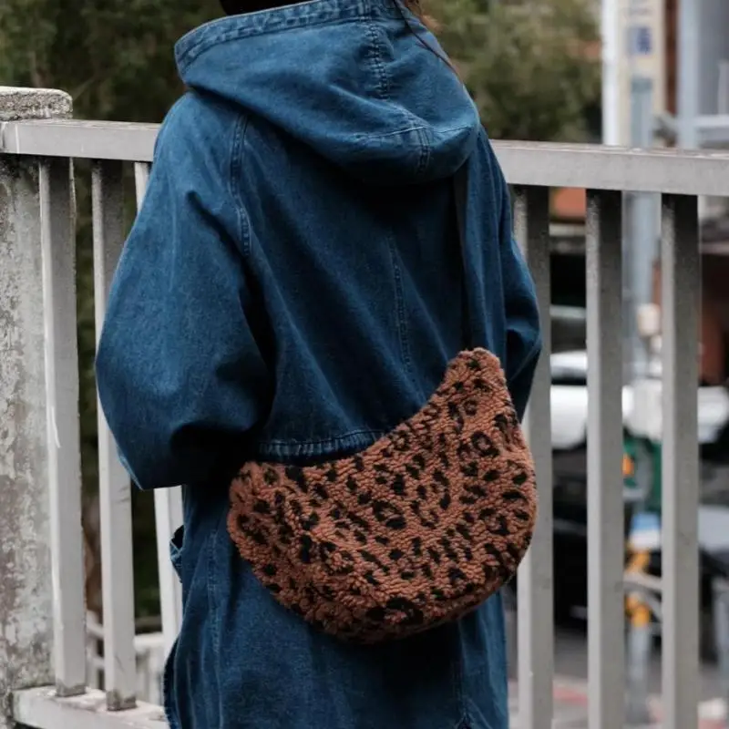 2025 Autumn/winter Casual Versatile Caramel Leopard Pattern Lamb Fleece Plush Adjustable Single Shoulder Crossbody Dumpling Bag