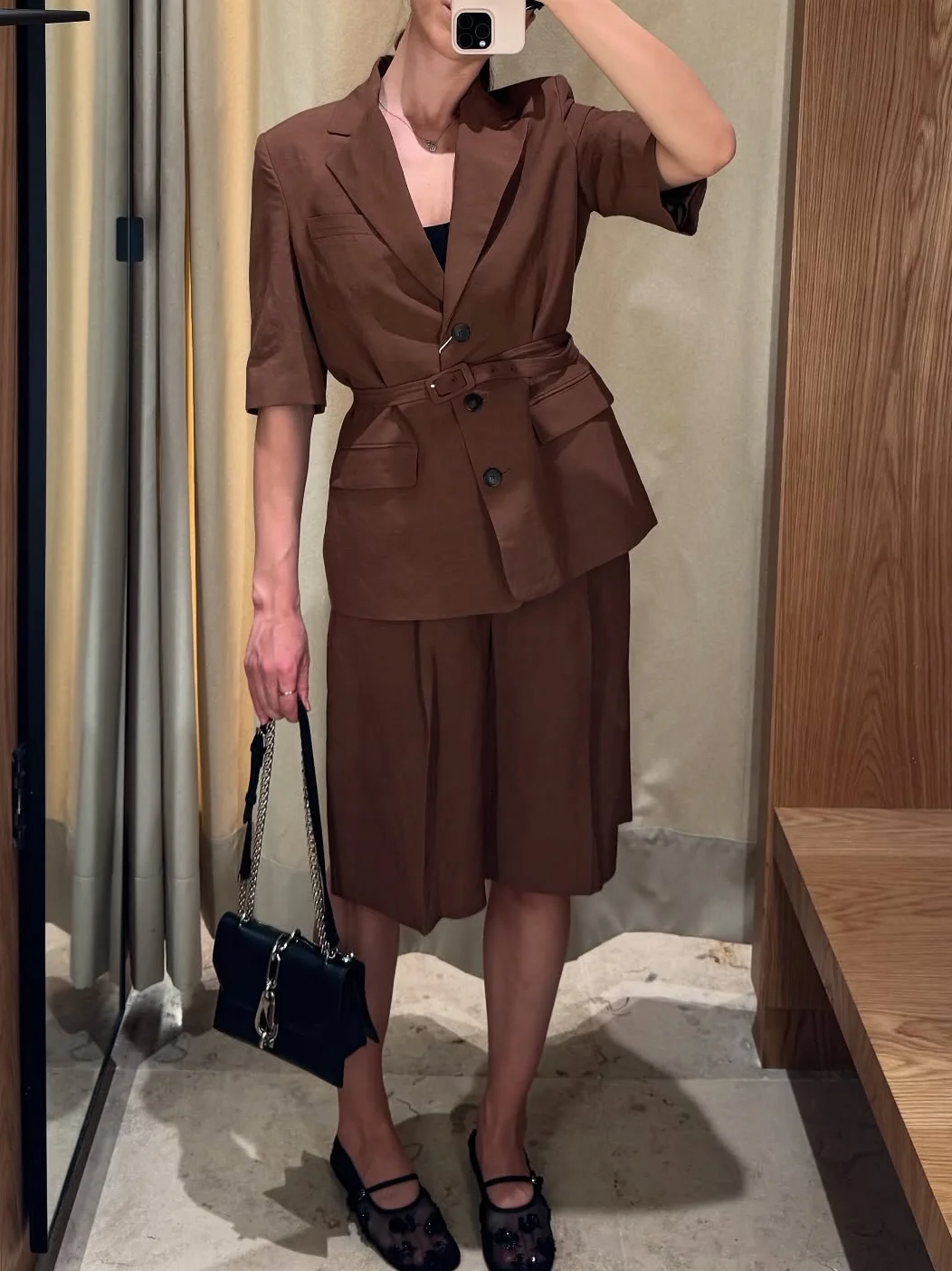 

Винтажный офисный женский костюм, однотонный однобортный пиджак с v-образным вырезом на шнуровке, прямые шорты на молнии, модные летние наряды