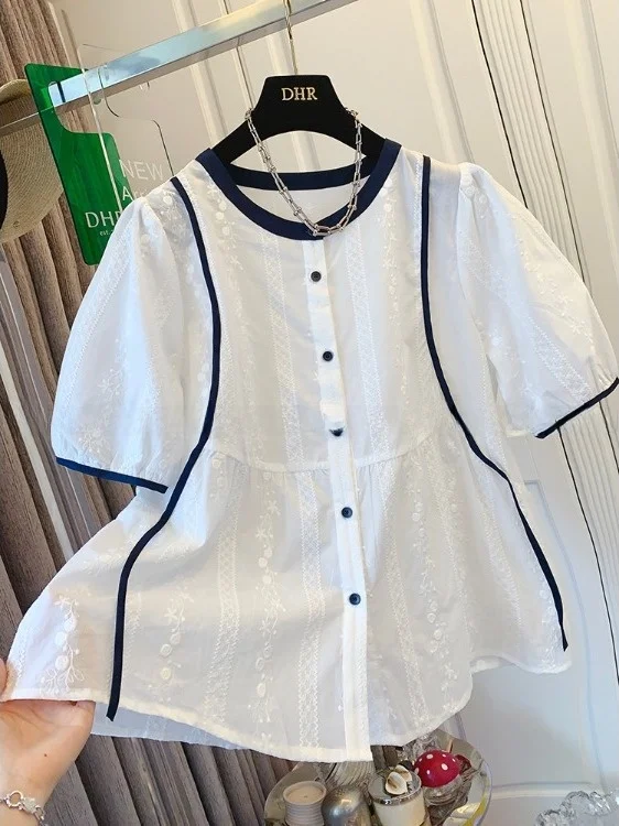 ユニークで美しい刺繍入りの女性用ファッショナブルな初夏服、ゆったりとしたラウンドネックボタンアップ