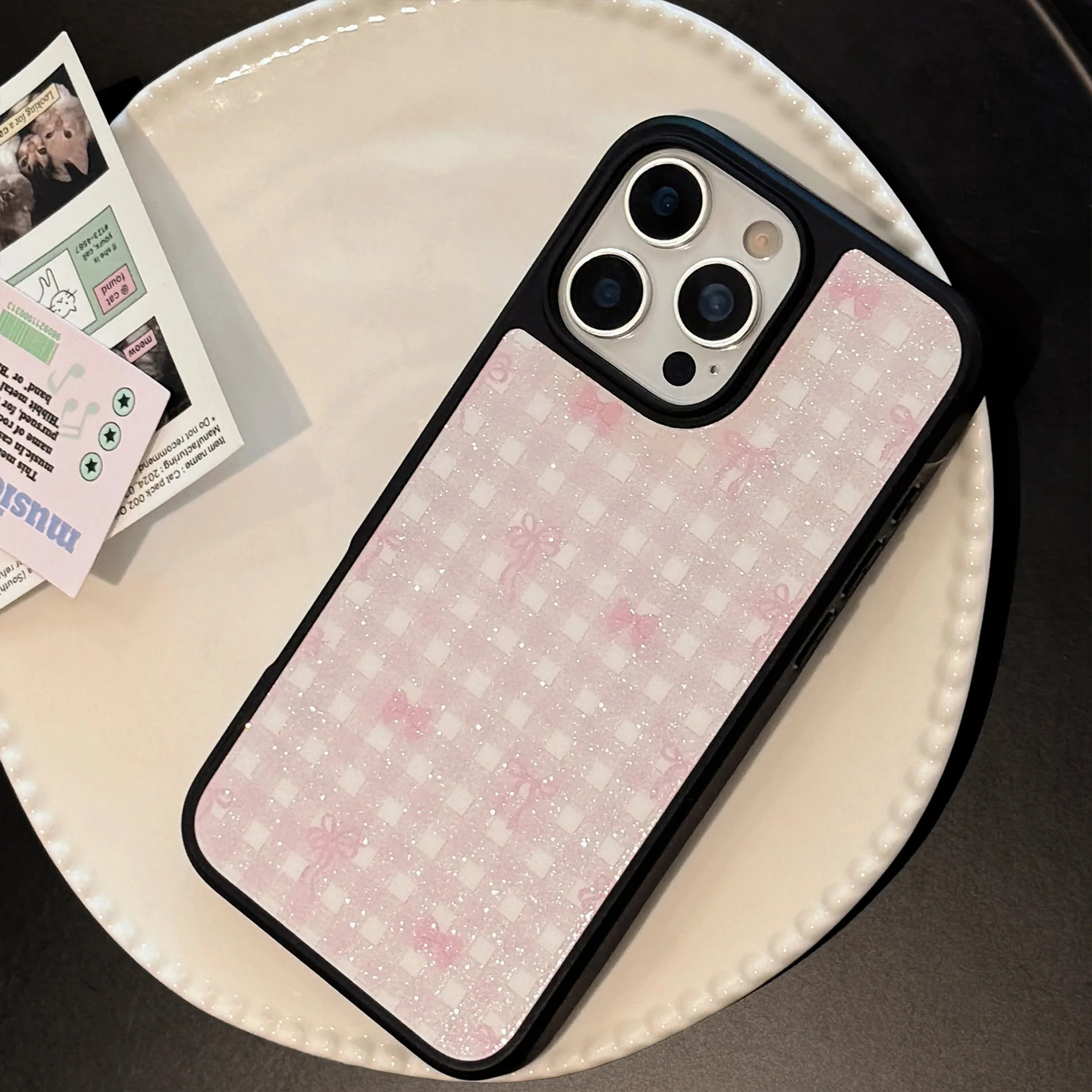 Funda de teléfono con purpurina y diseño de rejilla con lazo rosa y marco negro de Corea para iPhone 16 15 14 12 13 Pro Max, funda protectora dura anticaídas