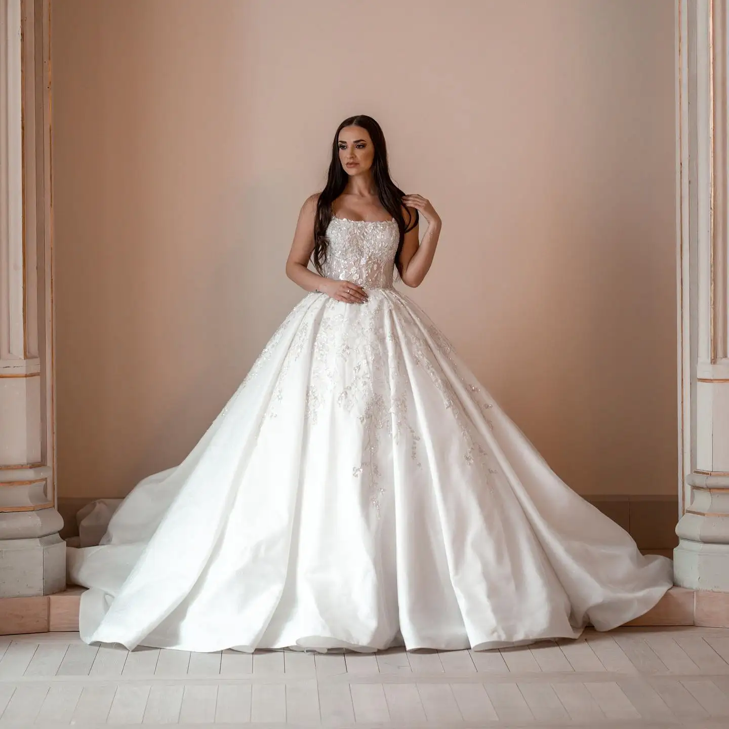 Robe de mariée de luxe en dentelle, grande taille, paillettes brillantes appliquées, perles de cristal