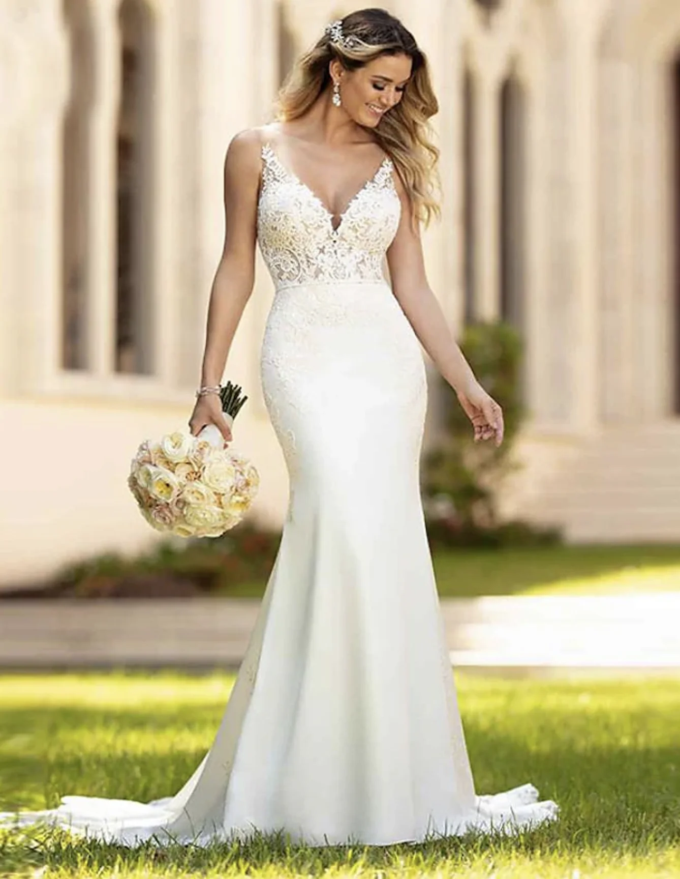 Open Back Sexy Formal Wedding Dresses Mermaid / Trumpet V Neck Sleeveless Court Train Lace Bridal Gowns With Appliques 2024