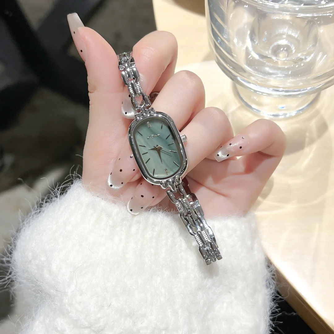 Elegant Woman Watch Fashion Delicate Shell Texture Case Ladies's Silver Quartz Bracelet Watch Best Festival Gift for Women Reloj