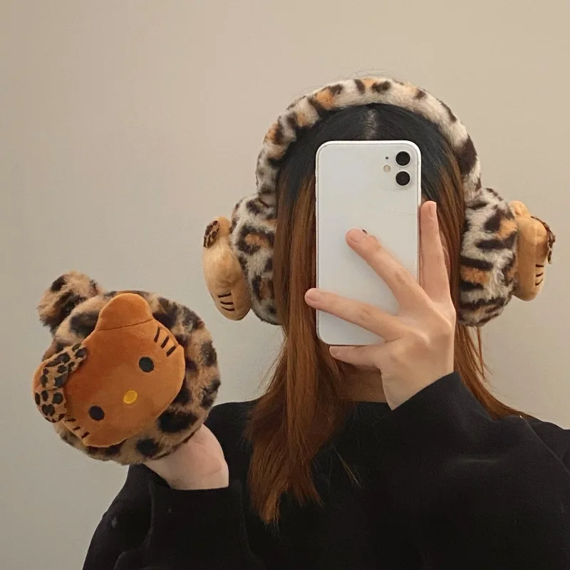 

Kawaii Spicy Girl Style Leopard Print Hello Kitty Earmuffs Fashion Vintage Style Winter Warm Ear Warmers Cycling Ear Muffs Gifts