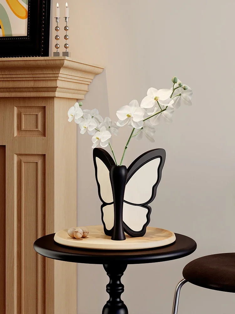 Vase resin medium antique butterfly shape desktop ornament light luxury high sense living room porch cabinet French  decoration