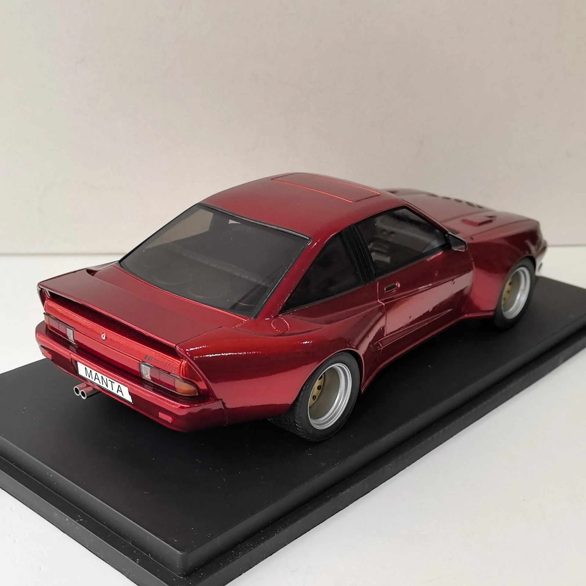 Flaws Diecast MCG Skala 1/18 OPEL MANTA B MATTIG Opel Model Samochodu Ze Stopu Metalu Kolekcjonerski Zabawka Prezent Pamiątka Ozdoba Dekoracyjna