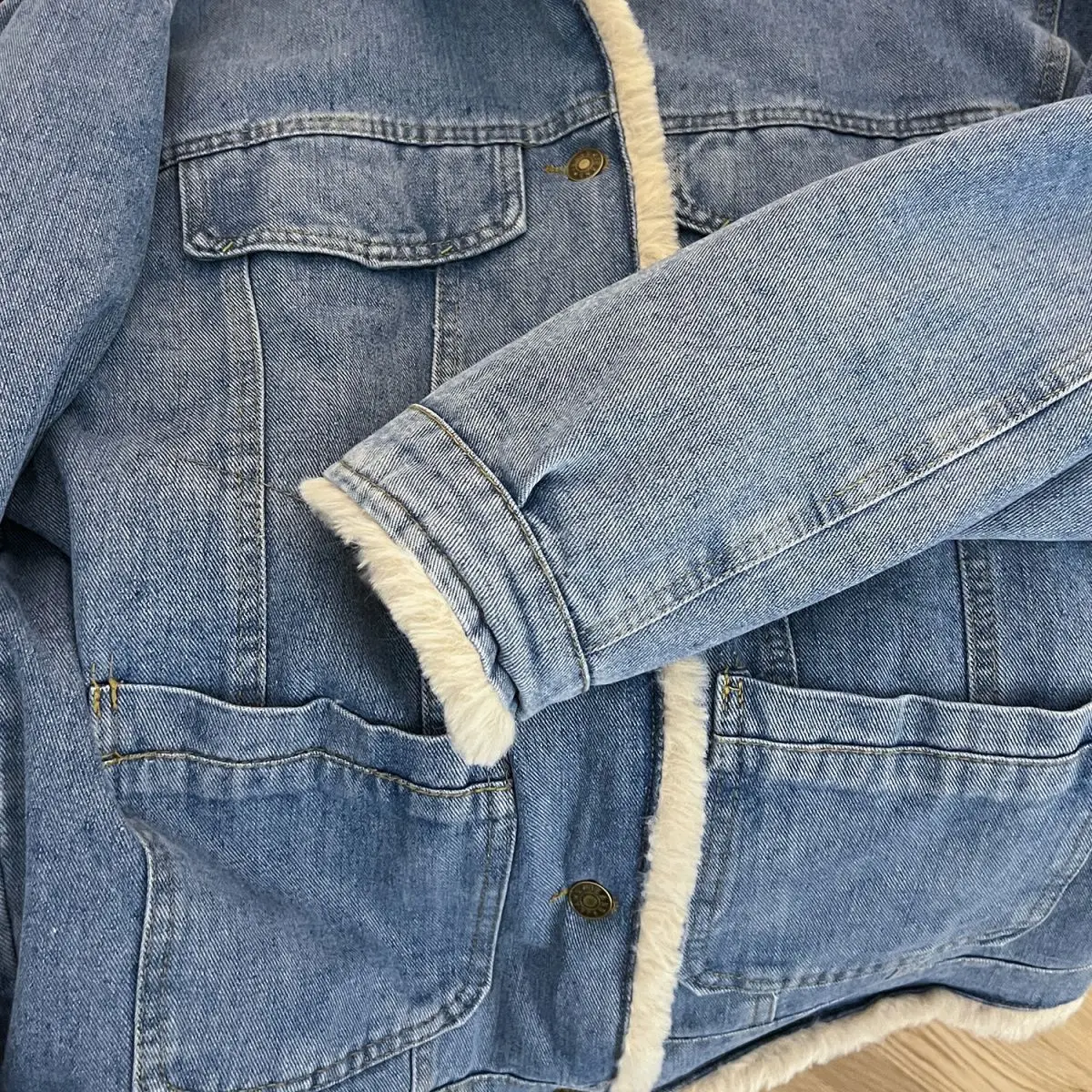 

Джинсовое пальто для женщин с хутряной толстовкой, плюшевое женское осеннее облегающее элегантное академическое стильное современное профессиональное анти-запахное пушистое шик