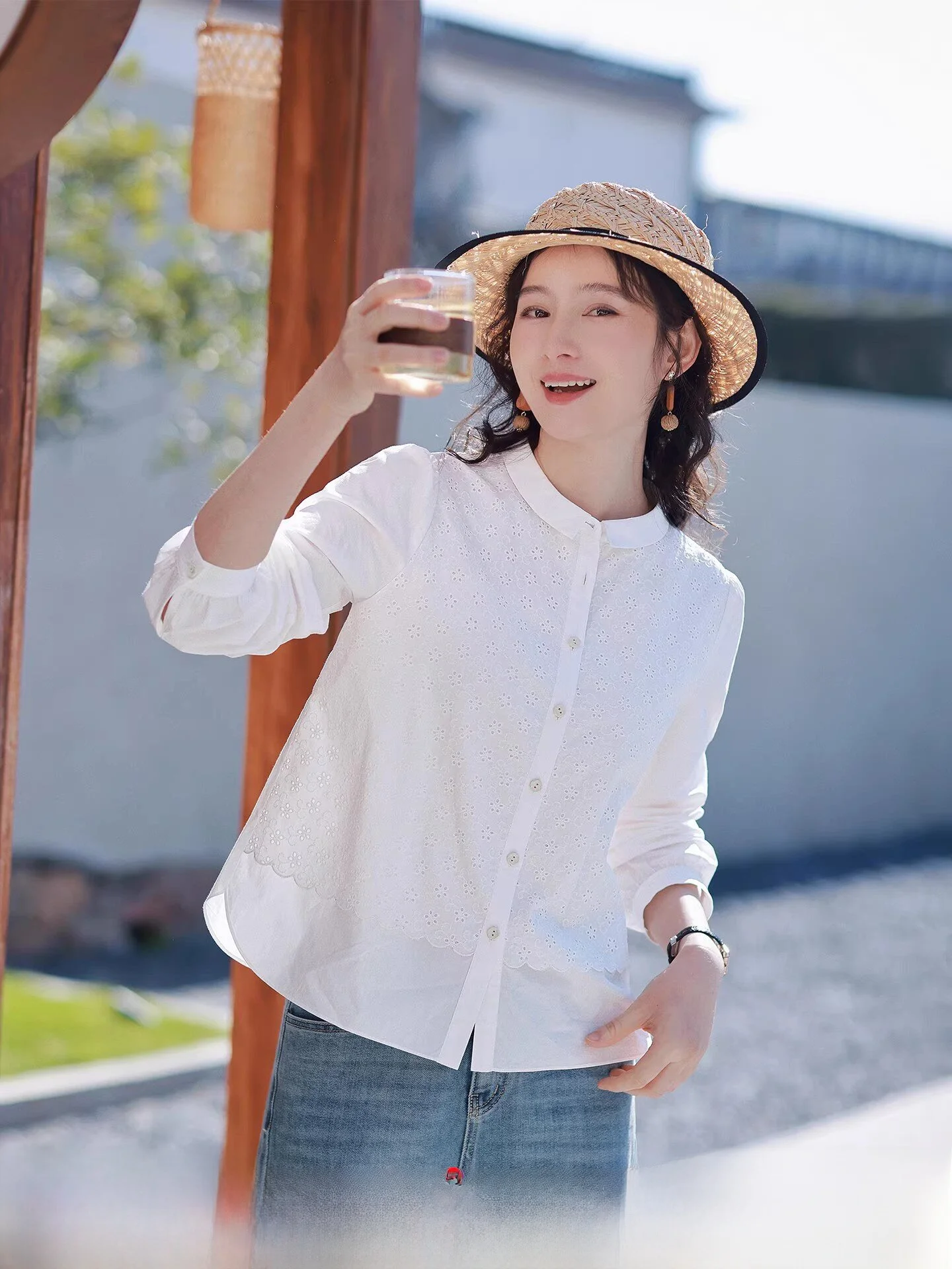 

Red Tead Pure Cotton Embroidered Casual Loose Long Sve irt Women's Spring 2026 New Sle Artistic Faion Top