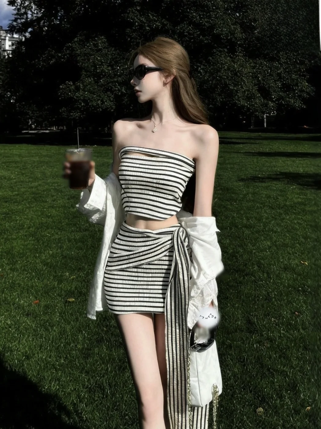 

Fashionable Hot Girl Summer Korean Style Color Block Striped Tube Top High Waist Belted Short Skirt Two Piece Set for Women