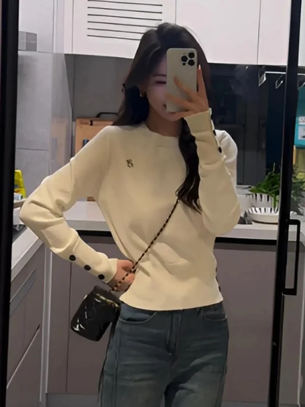 

2026 Spring New Korean Sle ort ey Knitted Sweater Women's Slim Fit Base irt Waist Cinched Top Faionable Commute Wind