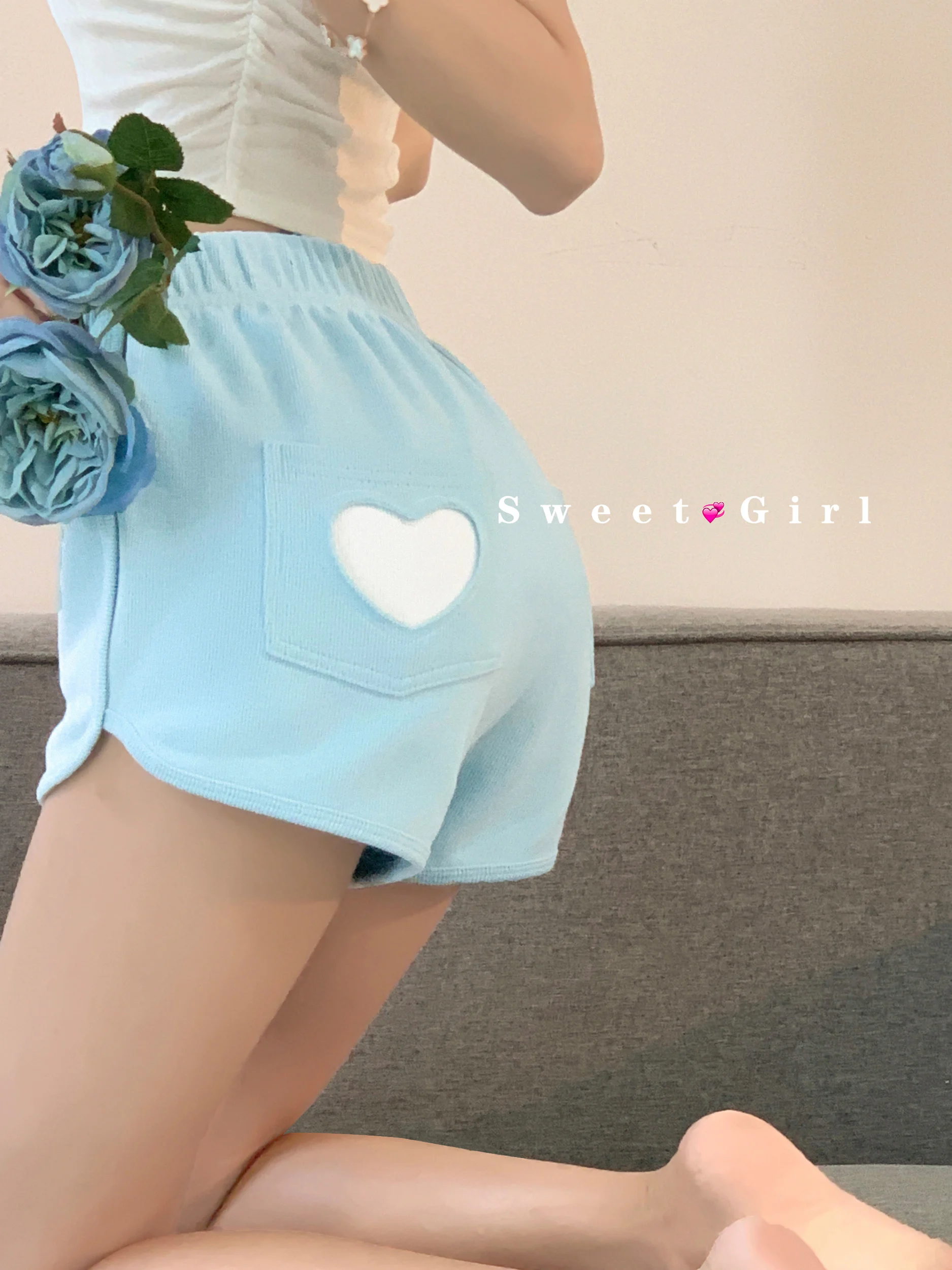 2024 Summer New Love Pocket Embroidered Contrasting Color Shorts Women Loose Elastic High Waist Bonded Leisure Home Shorts HNEA