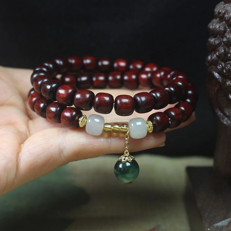 

Двухслойный браслет 8 мм из бусин из кровавого сандалового дерева с узорами из зеленого жадеита, подходит как мужчинам, так и женщинам, в качестве украшения.