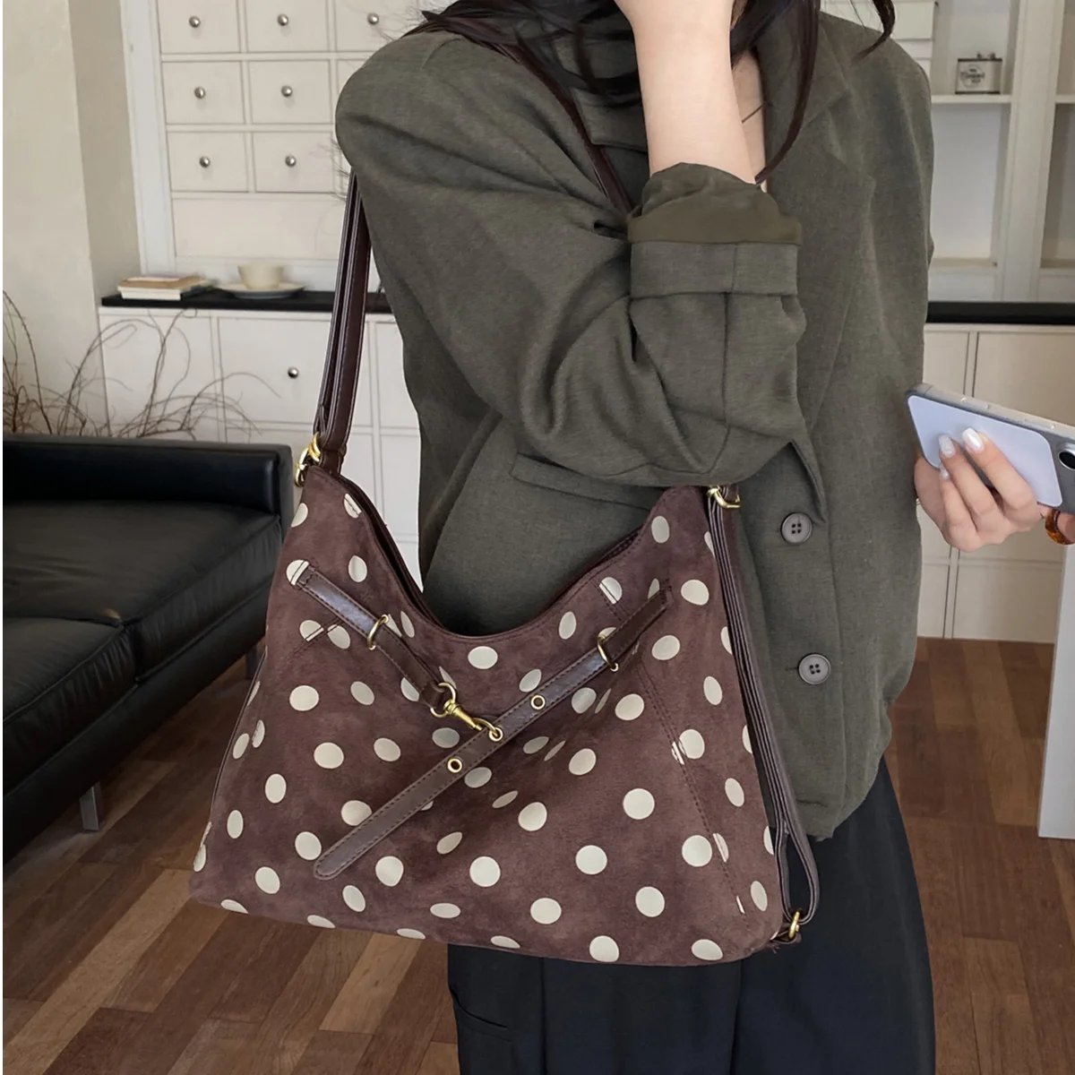 Retro Polka Dot Shoulder Bag Large Capacity New Fashionable Lightweight Polka Dot Niche Versatile Simple Women's Shoulder Bag
