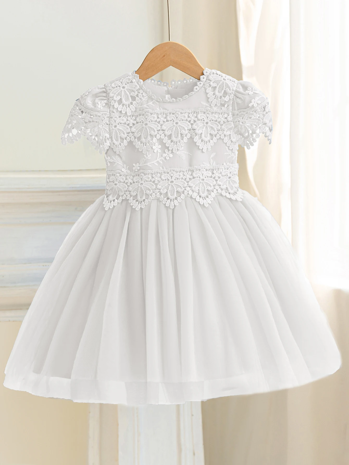 

White Dress for Girls Princess Costume Lace and Gauze Design Suitable for Girl Wedding Dress Birthday Party