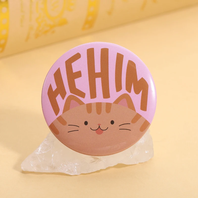 Jedes beliebige Pronomen, Blechstift, Cartoon-Katzen, Sie, Er, Sie, Sie, Es, Sein, Broschen, Abzeichen, süßer Tier-Schmuck, Geschenk für Liebhaber und Freunde. – Detail 5