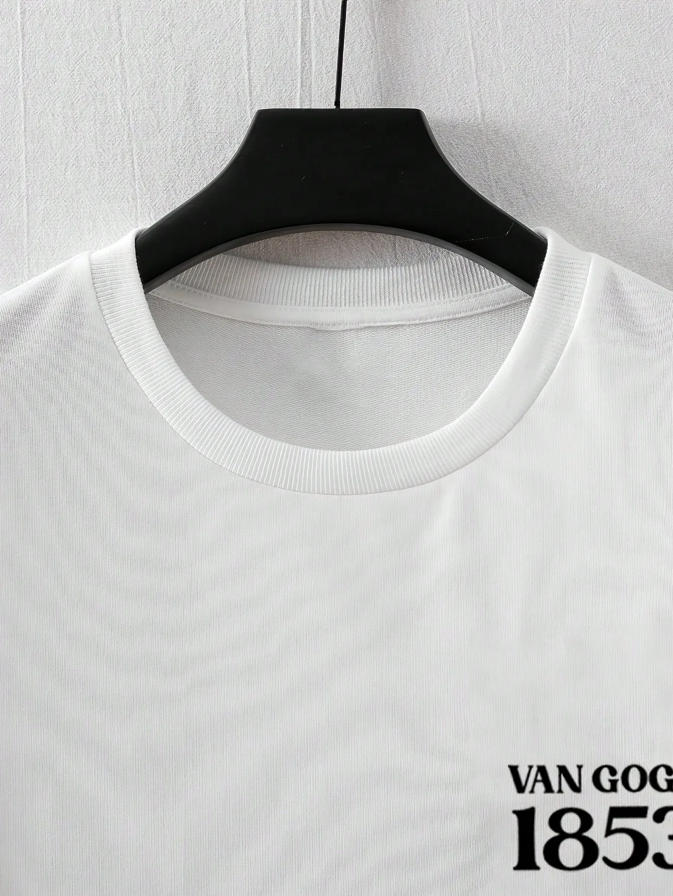 Kaus Kasual Pria dengan Cetakan Tribute "Malam Berbintang" Van Gogh - Kain Nyaman, Bernapas, Melar, Cocok untuk Rumah