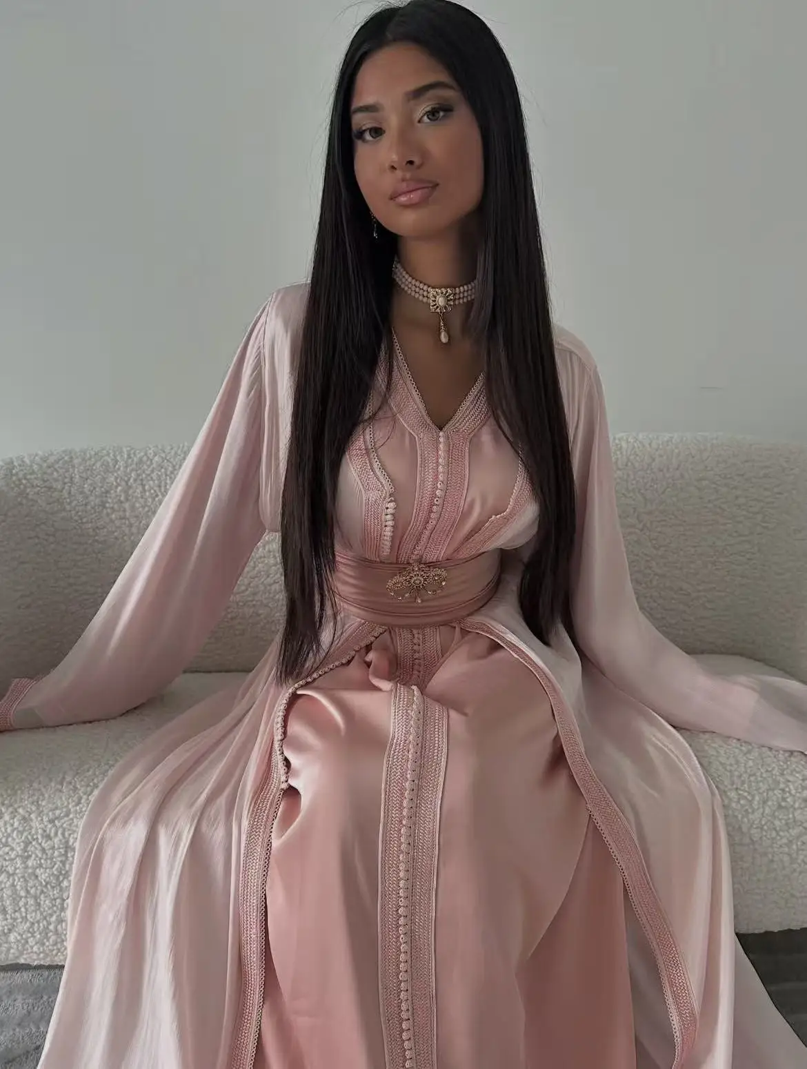 Caftan personnalisé moderne 2026 robe de bal rose simplement col en v Satin robes de soirée de Dubaï فستانmavera❤ ...........