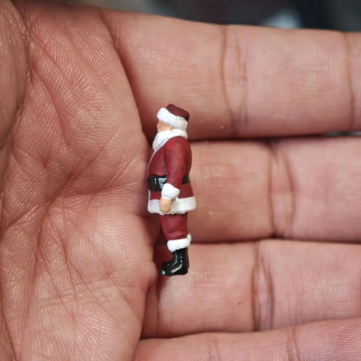 Figura 1:64 DIY Pintada à Mão em Resina Modelo Estático Cena de Natal com Polícia Diorama