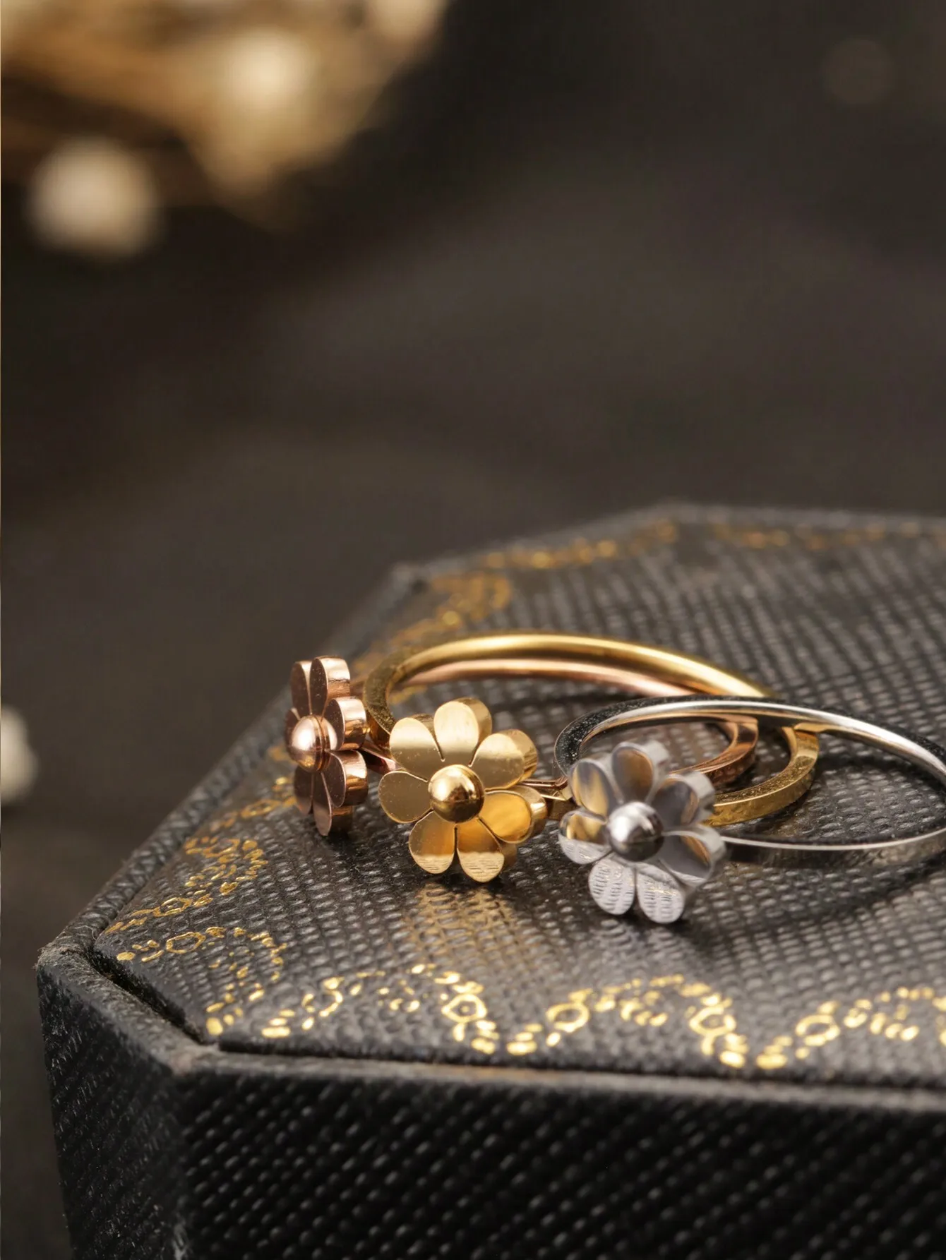 

1pc Stainless Steel Simple And Cute 7-Petal Chrysanthemum Ring Or Sunflower Finger Ring For Daily Wear Valentines