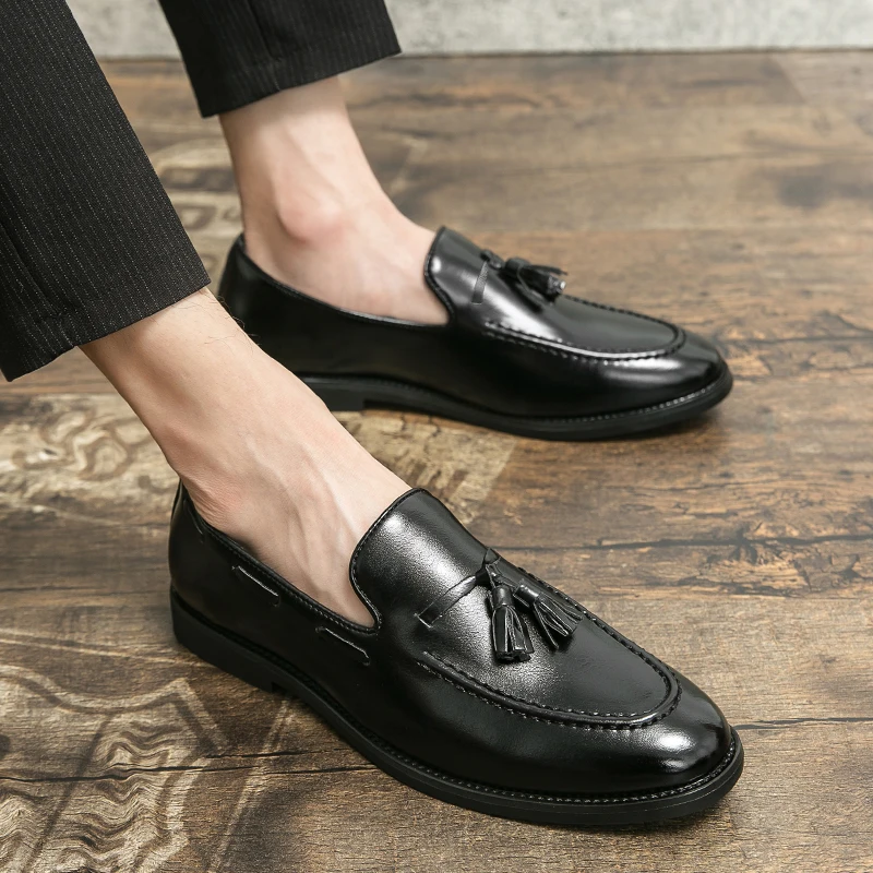 Classic Men Casual Loafers Driving Shoes Moccasin 2025 Fashion Male Comfortable Summer Leather Shoes Men Lazy Tassel Dress Shoes