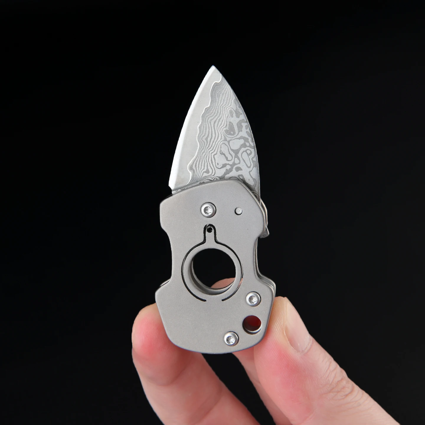 CNC Titanlegierung Mini-Klappmesser mit Damastklinge, tragbares Outdoor-EDC-Werkzeug zum Aufhängen, Camping, Unboxing, schnell zu öffnendes Messer – Detail 6