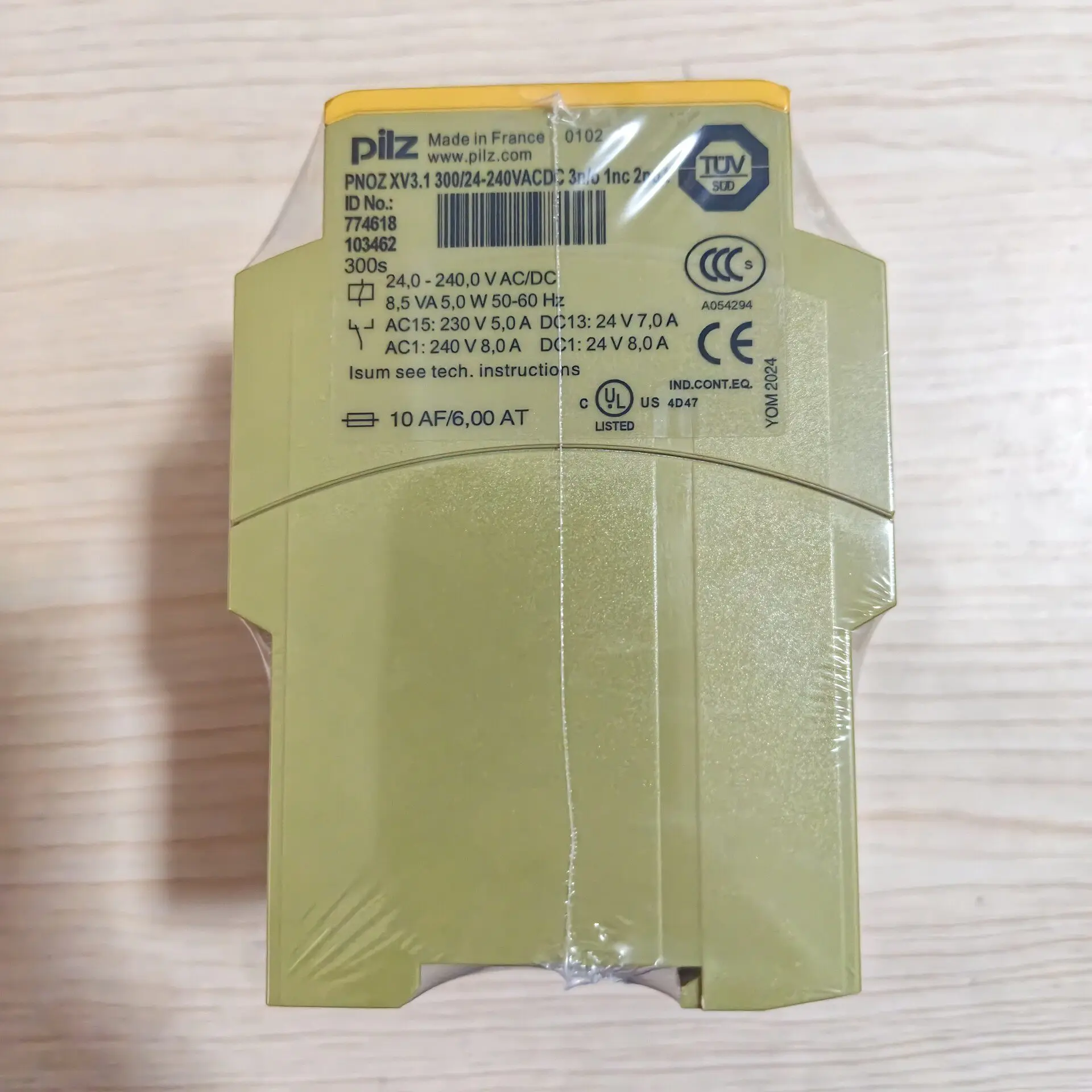 Brand new unopened PILZ PNOZ XV3.1 safety relay 774618