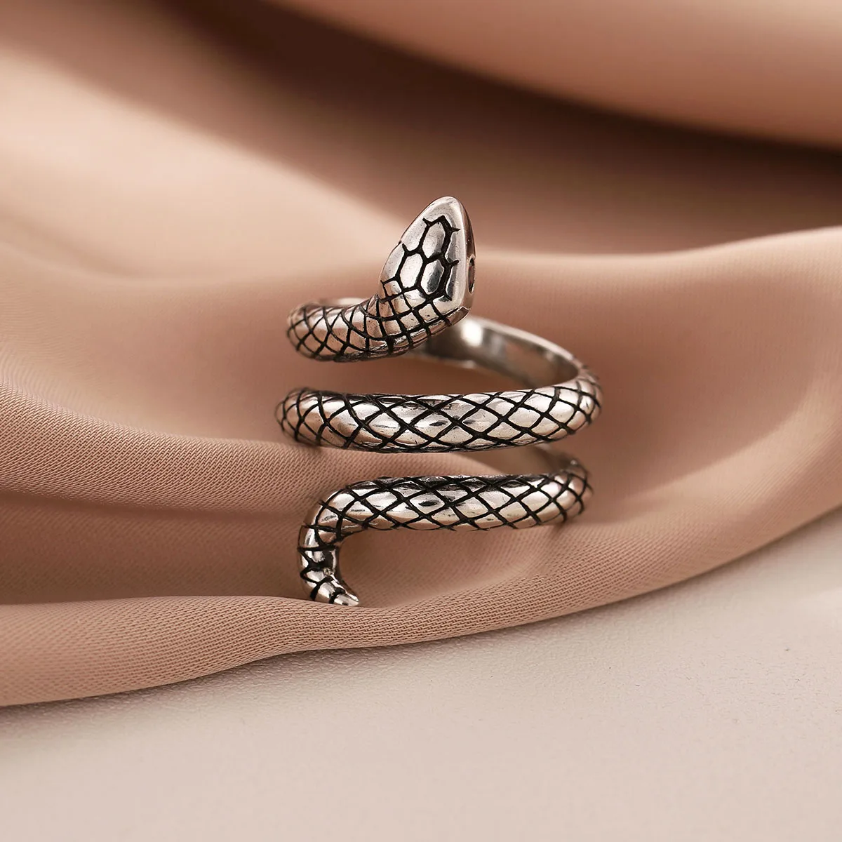 Creative Personality Snake New Fashion 925 Sterling Silver Jewelry Thai Silver Cobra Crystal Temperament Opening Rings R162