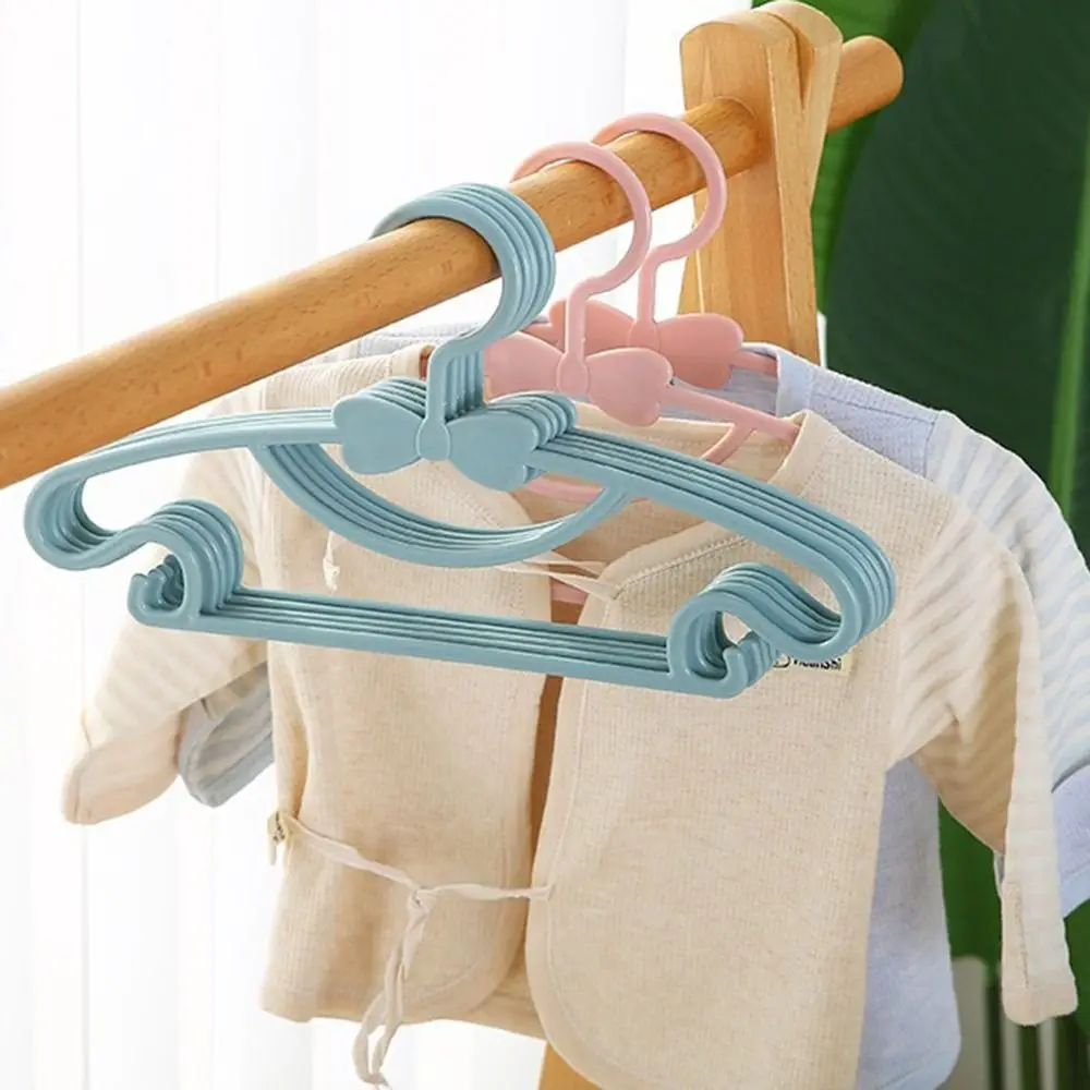 

30 шт., вешалки для детской одежды из пластикового материала, портативные ветрозащитные вешалки для одежды, прочный утолщенный органайзер для шкафа, домашний