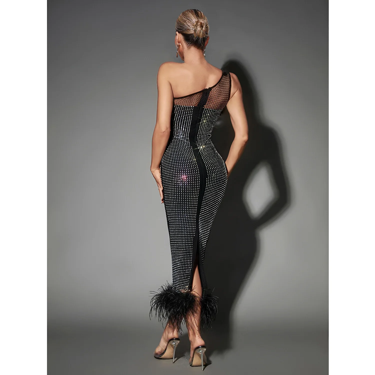 Vestido vendaje de plumas de diamante caliente de malla con un solo hombro